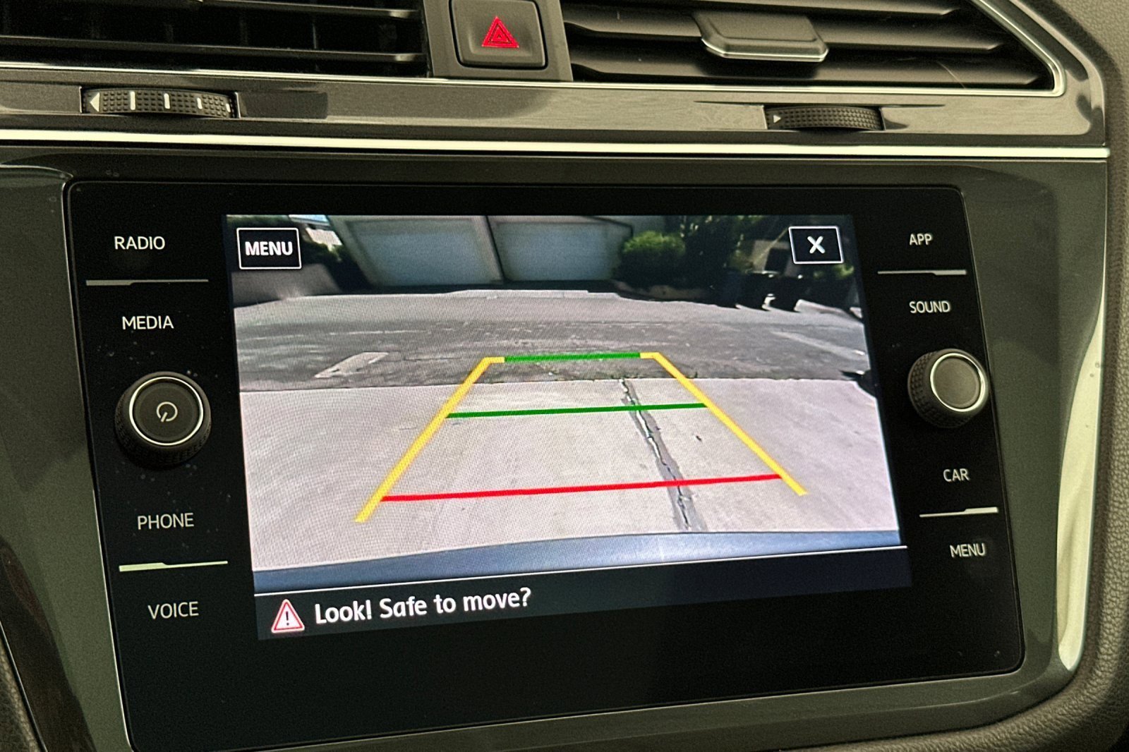 Used 2020 Volkswagen Tiguan SE w/ Panoramic Sunroof Package FWD image 19