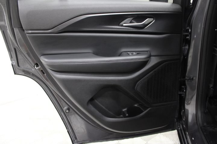 Used 2023 Jeep Grand Cherokee Altitude AWD/4WD image 21