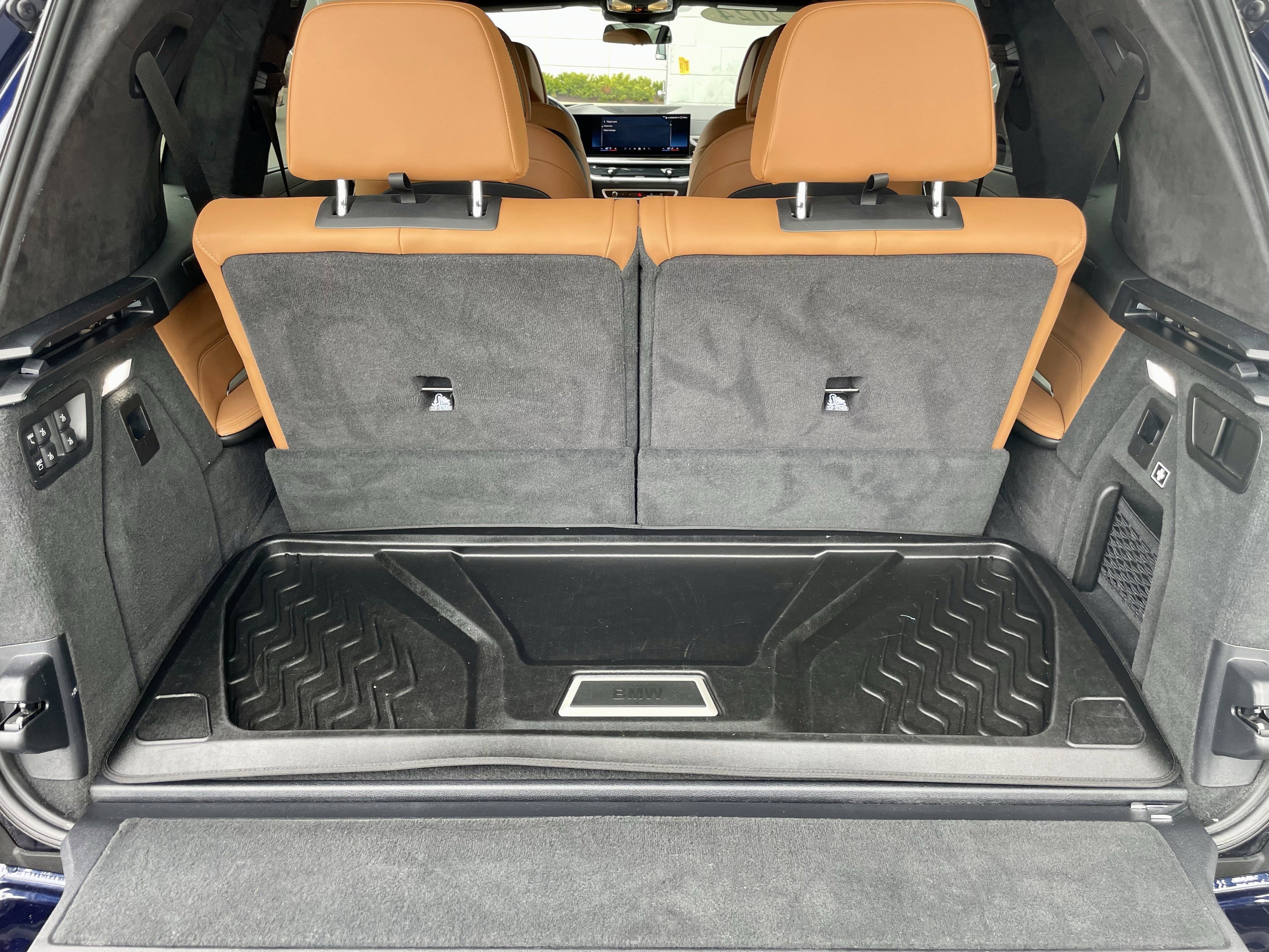 Used 2024 BMW X7 xDrive40i w/ M Sport Package image 39