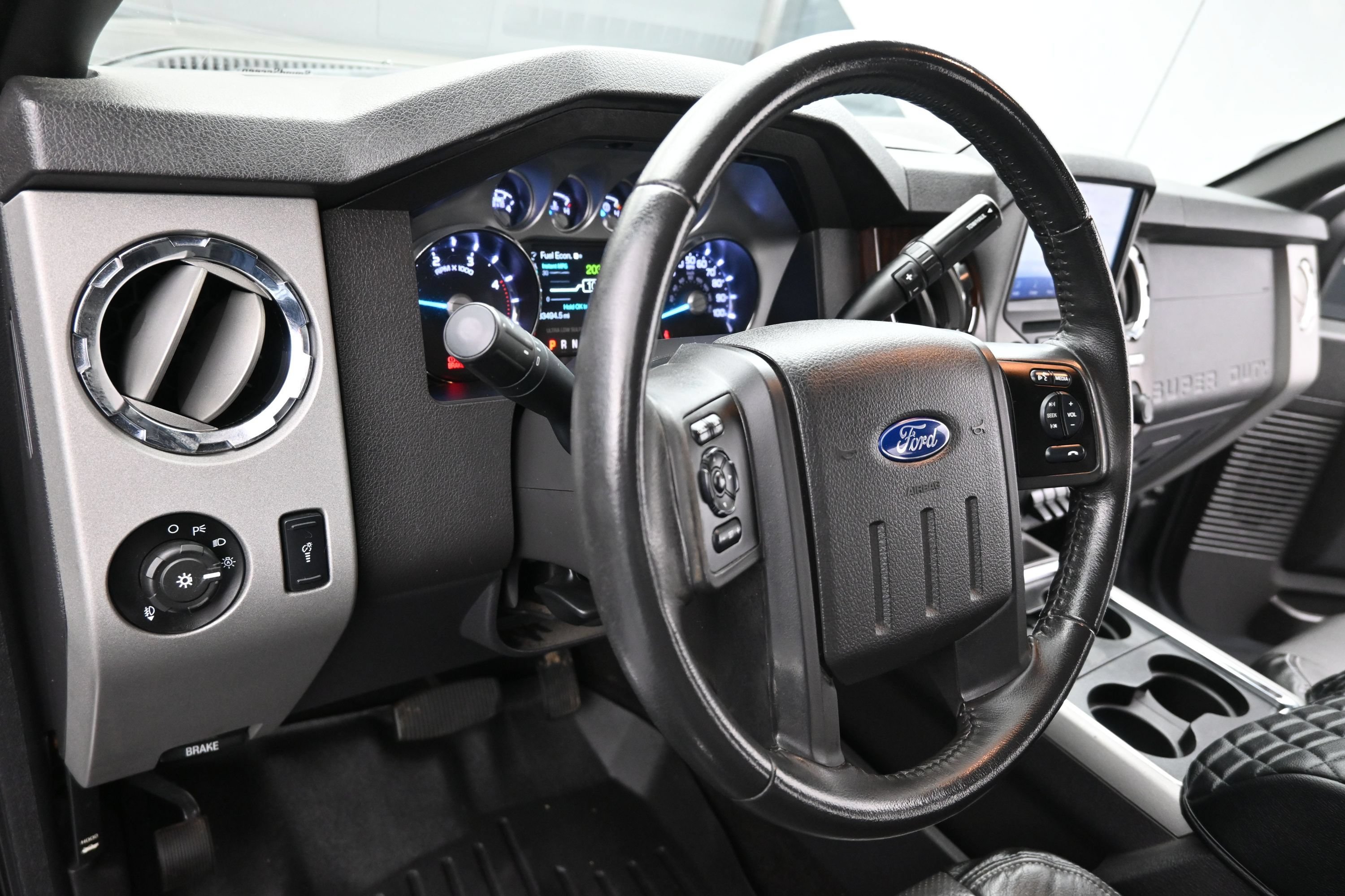 Used 2015 Ford F350 Lariat w/ Lariat Interior Package AWD/4WD image 12