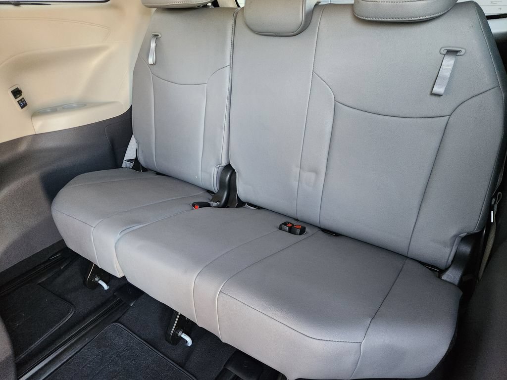 Used 2022 Toyota Sienna Limited AWD/4WD image 31