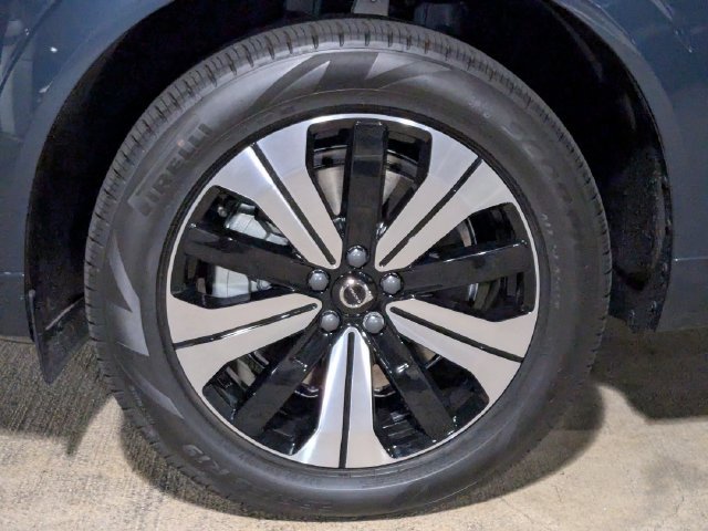 New 2025 Volvo XC60 T8 Core w/ Protection Package Premier AWD/4WD image 10