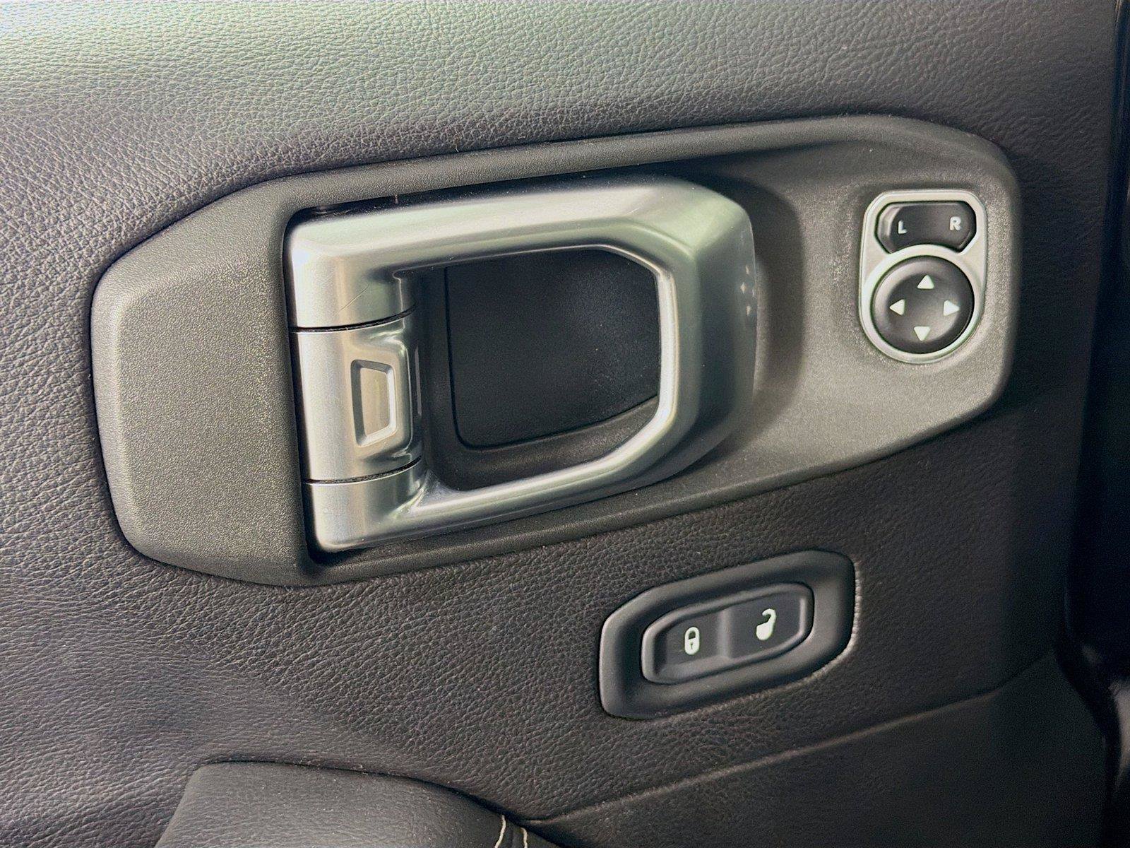 Used 2020 Jeep Gladiator Overland AWD/4WD image 23