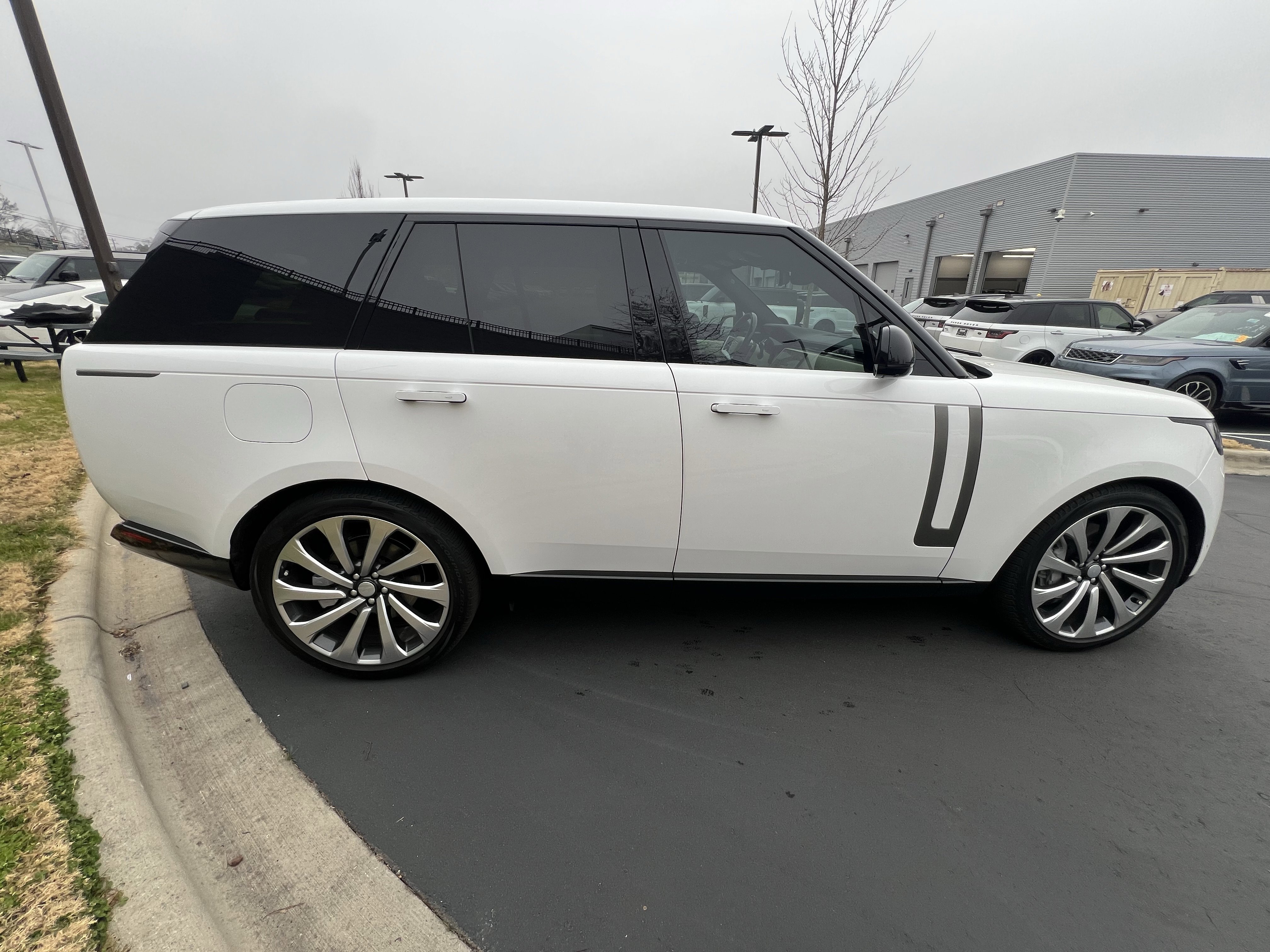 Certified 2023 Land Rover Range Rover SE image 8