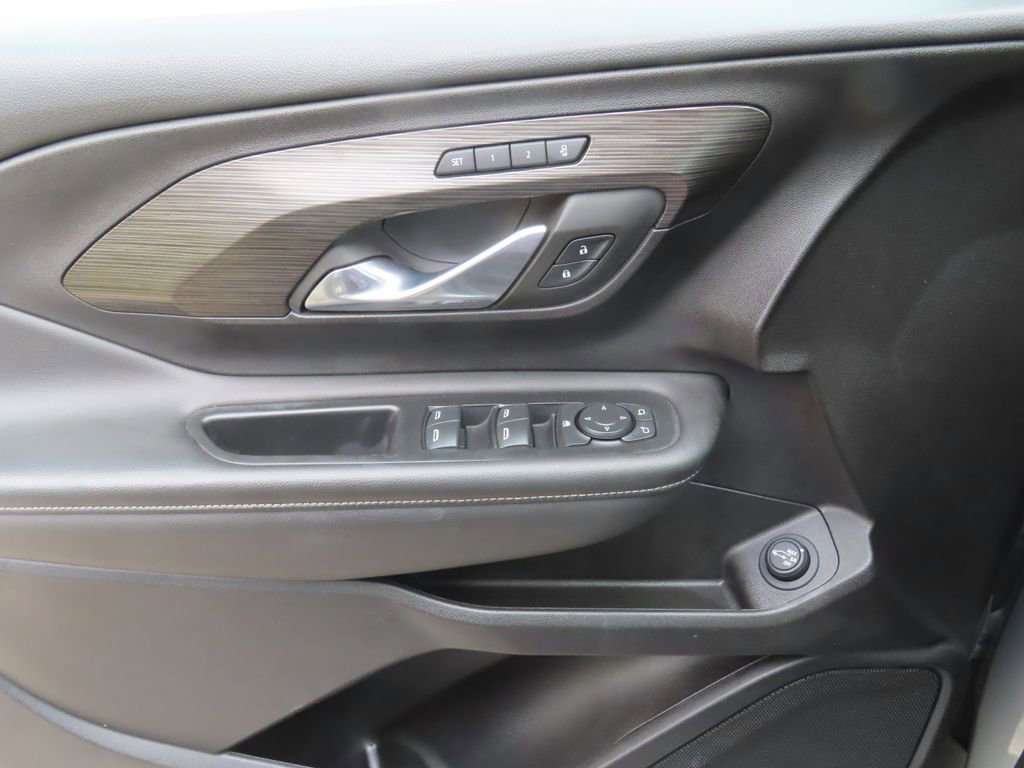 Used 2024 GMC Terrain SLT image 28