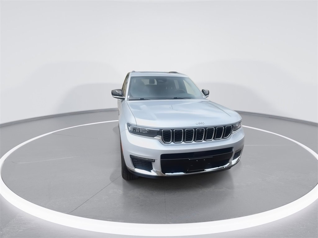 Used 2024 Jeep Grand Cherokee L Limited w/ Luxury Tech Group II image 3