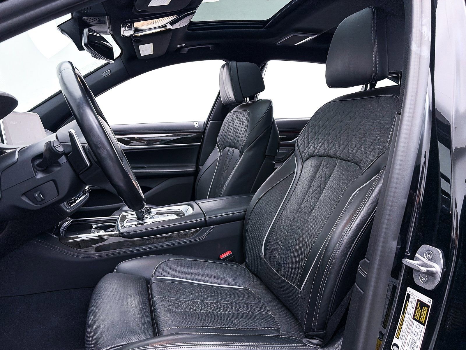 Used 2022 BMW 750i xDrive w/ Luxury Rear Seating Package image 22