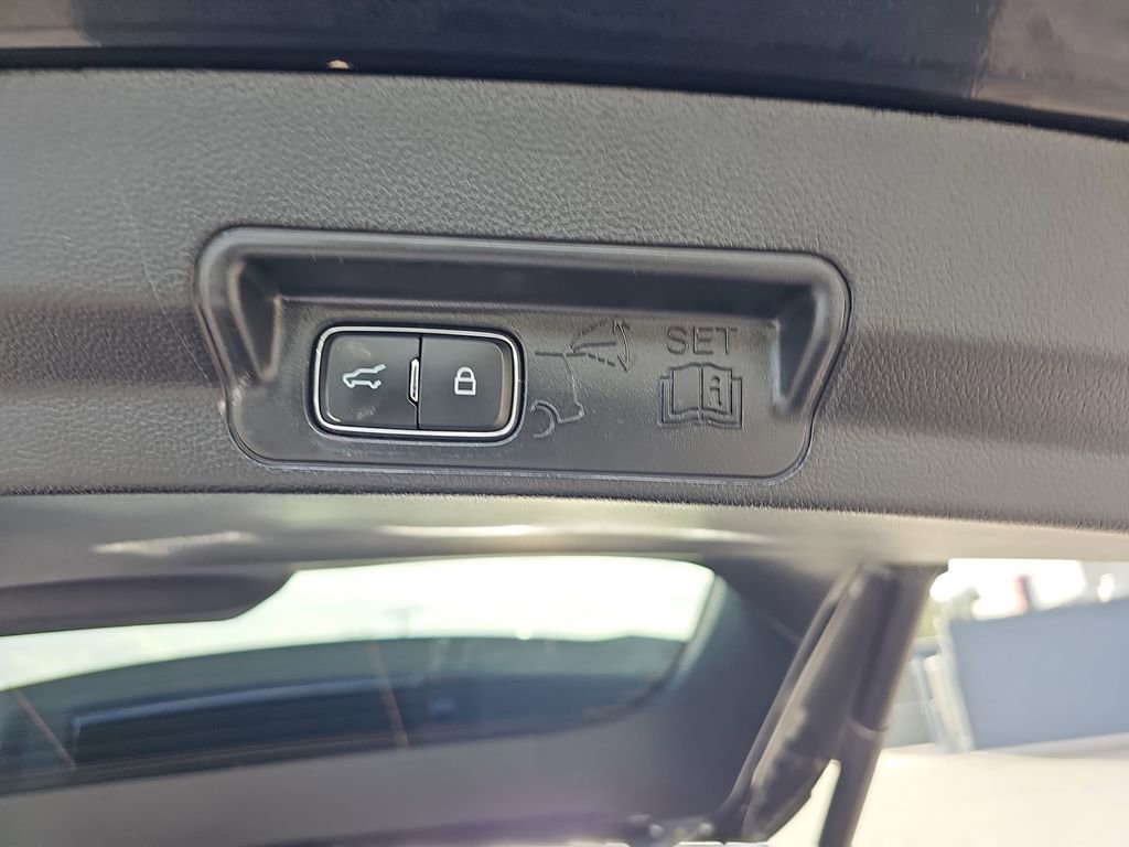 Used 2021 Ford Explorer XLT w/ Equipment Group 202A image 18