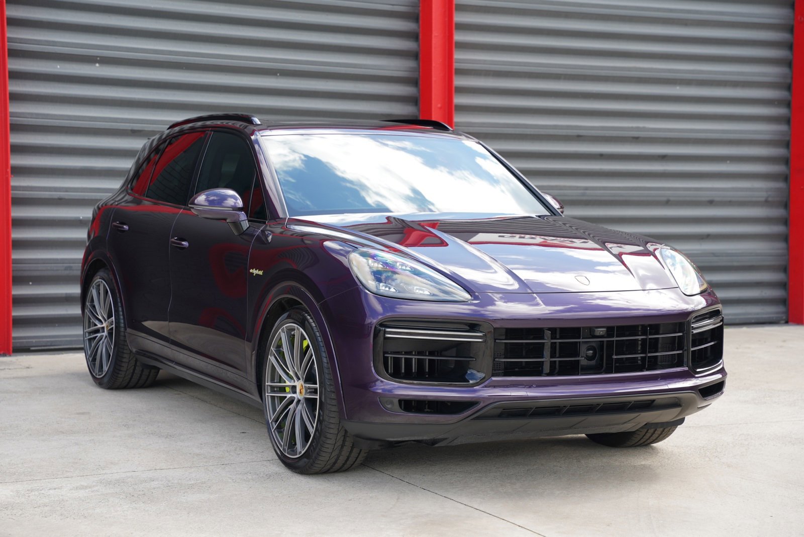 Used 2021 Porsche Cayenne Turbo S image 3