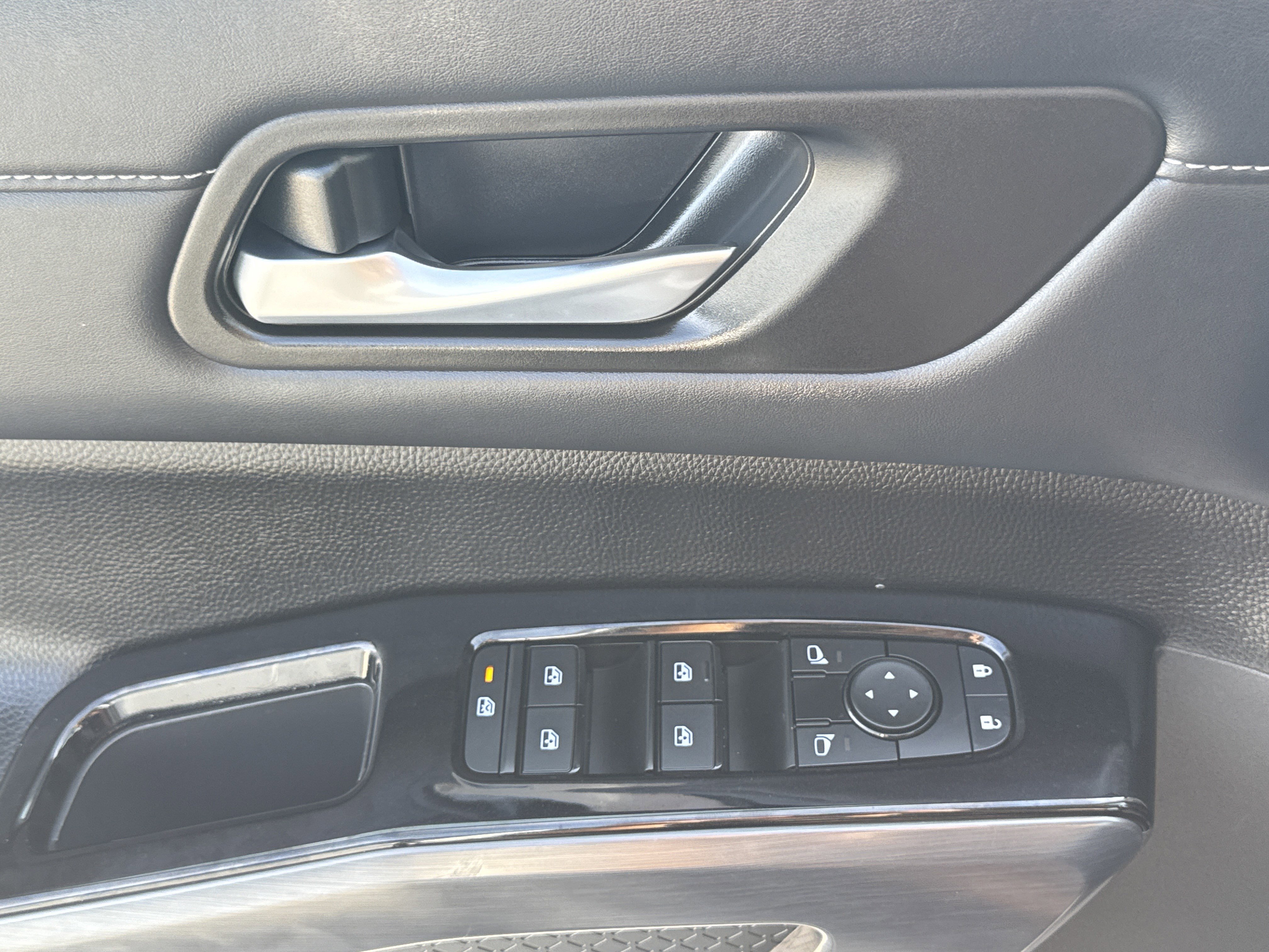 Used 2025 Nissan Pathfinder SL image 35