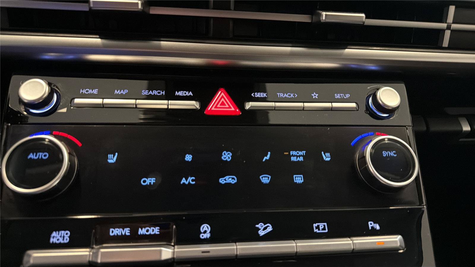 Certified 2025 Hyundai Santa Fe SEL FWD image 18