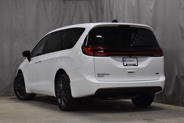 New 2026 Chrysler Pacifica Select image 2
