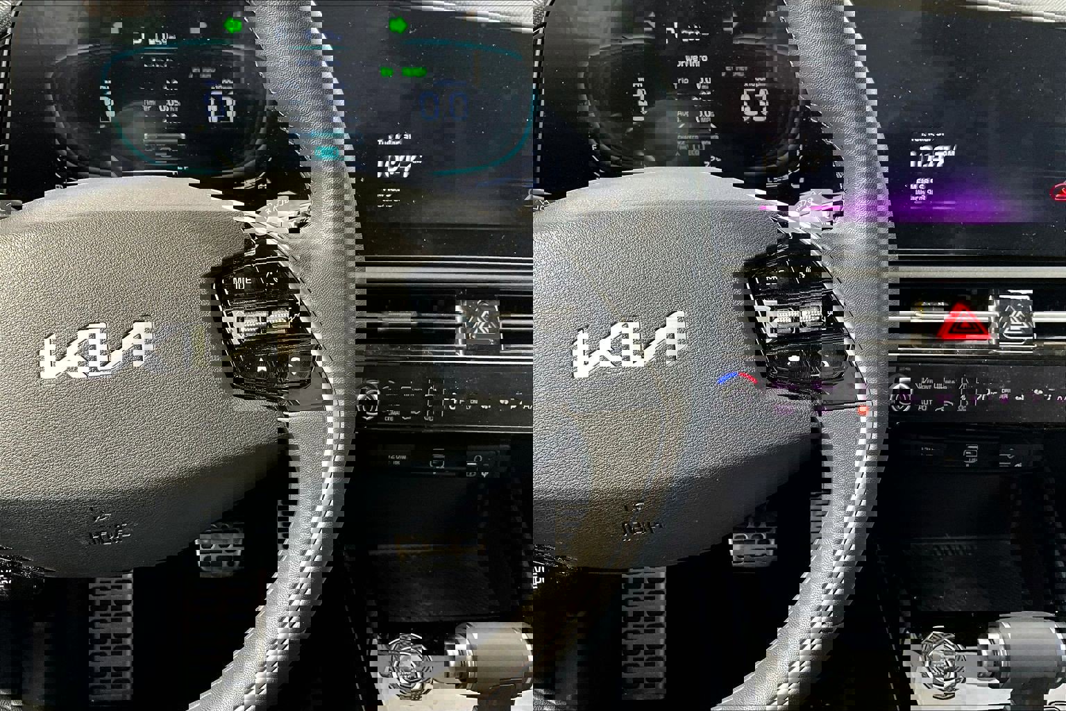 Used 2023 Kia Niro EX Touring FWD image 12