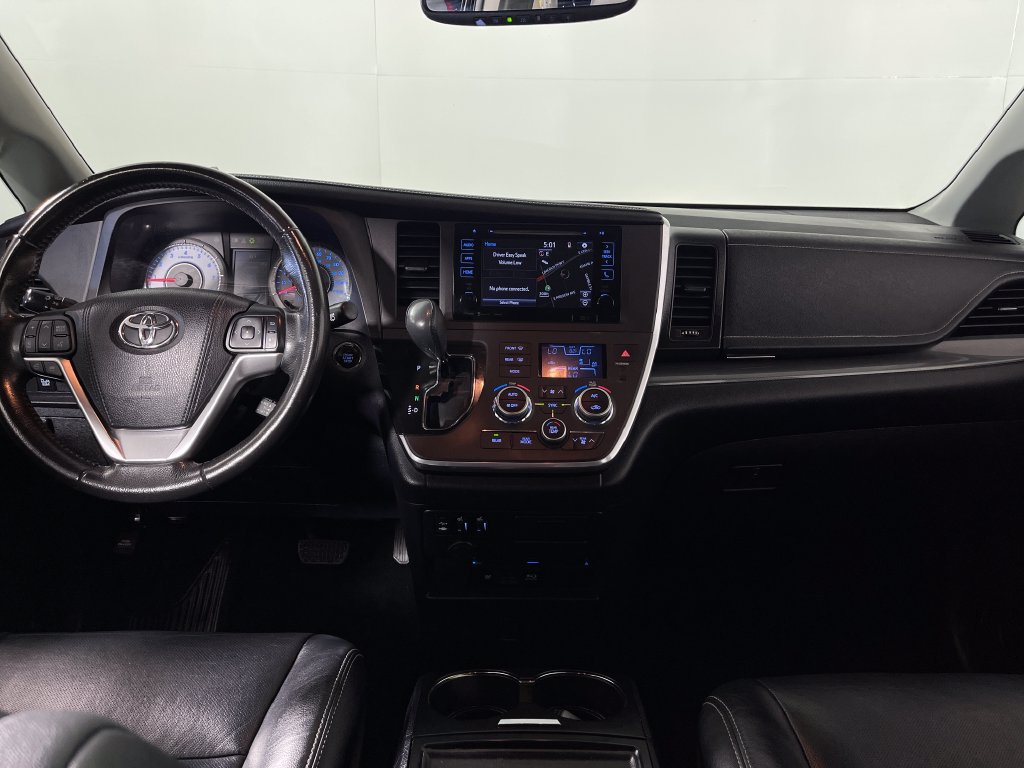 Used 2016 Toyota Sienna SE Premium FWD image 14