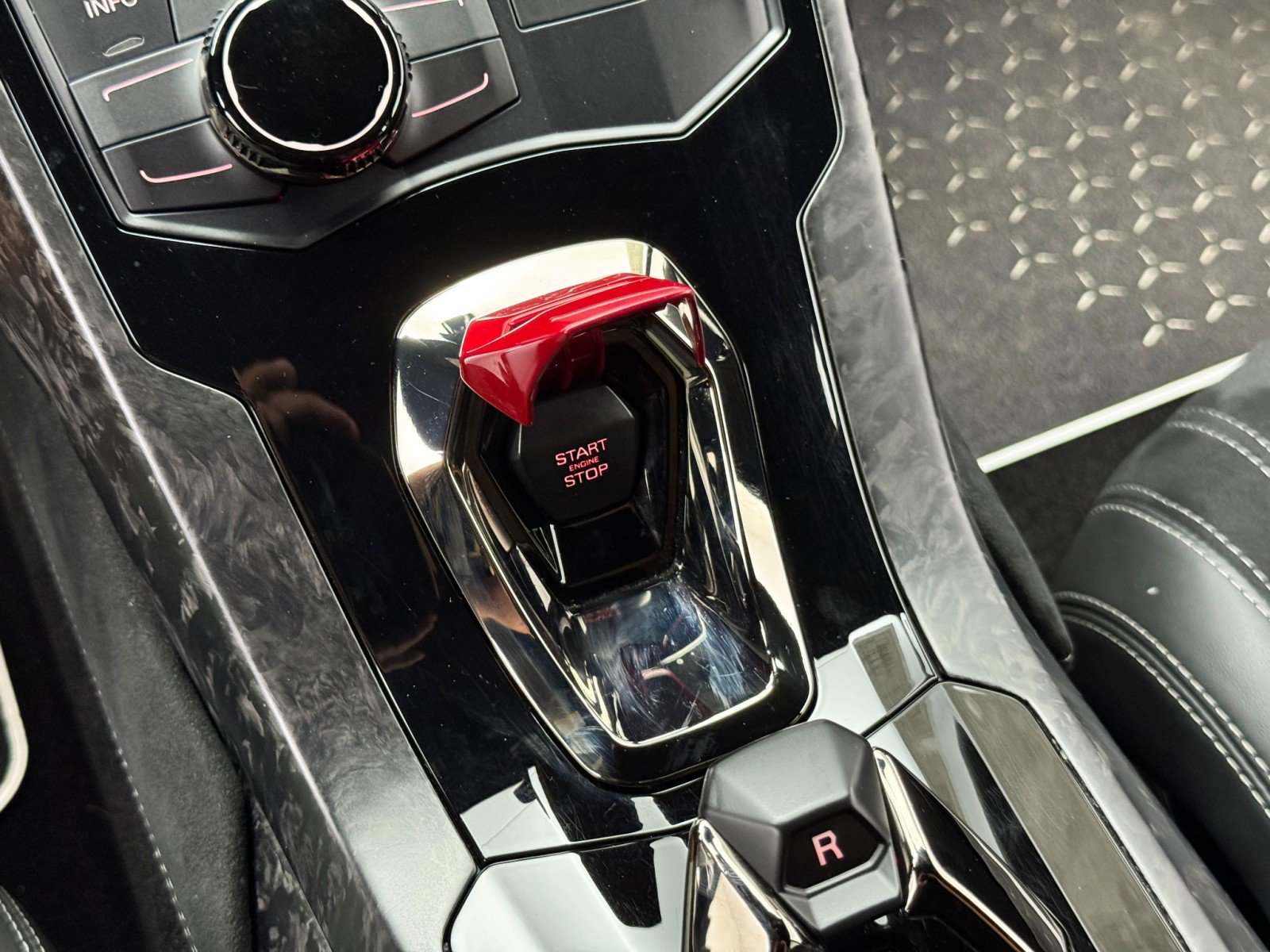 Used 2018 Lamborghini Huracan Performante image 37