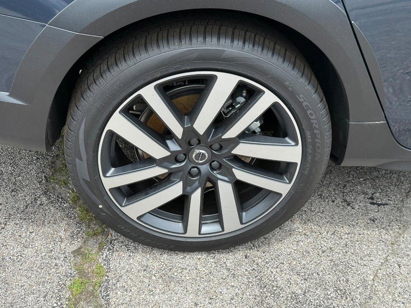New 2025 Volvo V90 B6 Cross Country Plus w/ Protection Package Premier image 4