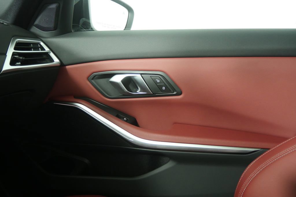 Certified 2025 BMW 330i Sedan image 29
