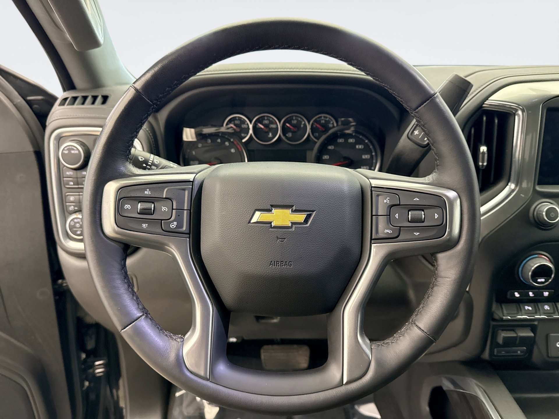 Used 2022 Chevrolet Silverado 1500 LTZ image 12