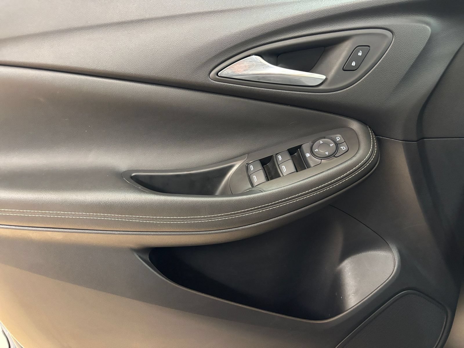Used 2025 Buick Encore GX Preferred FWD image 18