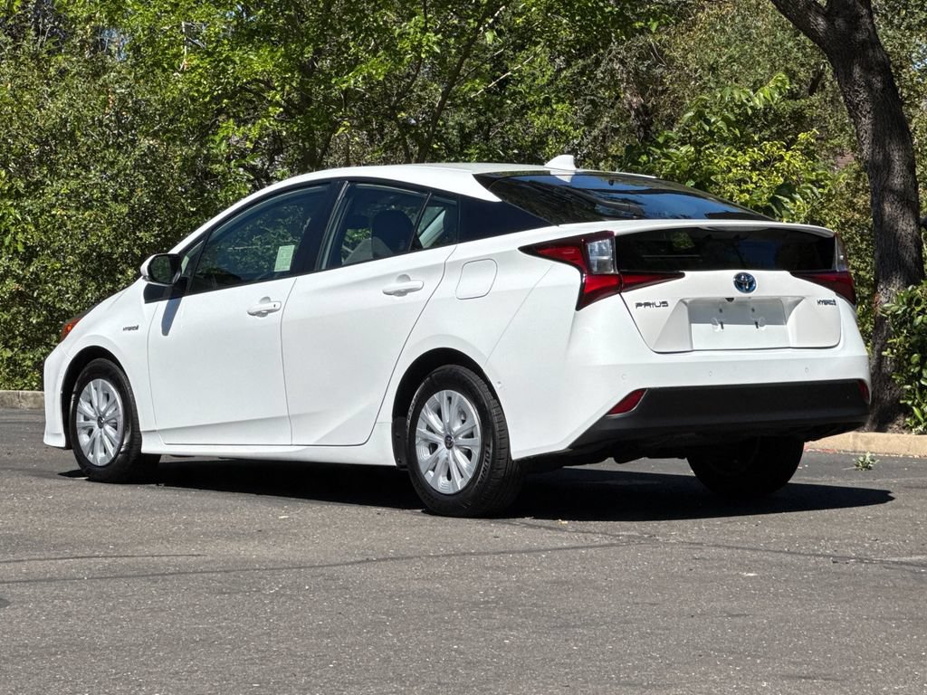 Used 2022 Toyota Prius LE FWD image 7