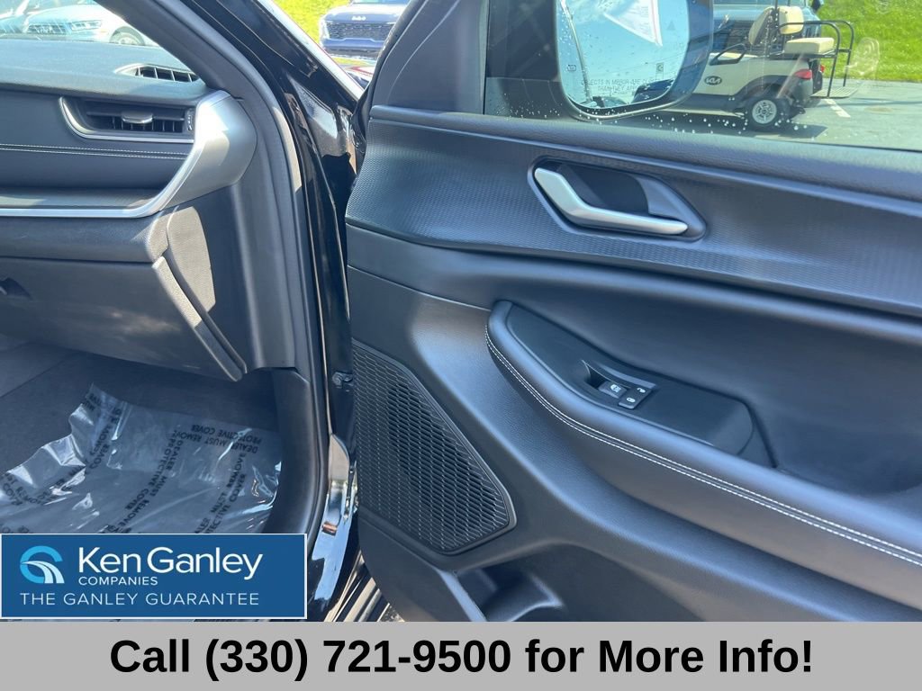 Used 2024 Jeep Grand Cherokee L Laredo image 59