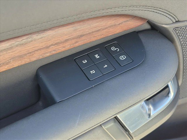 Used 2017 Land Rover Discovery HSE AWD/4WD image 10