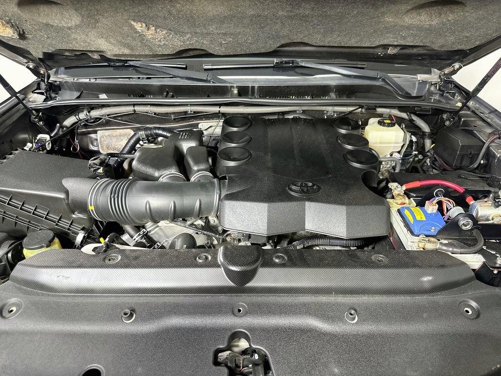 Used 2019 Toyota 4Runner SR5 AWD/4WD image 9