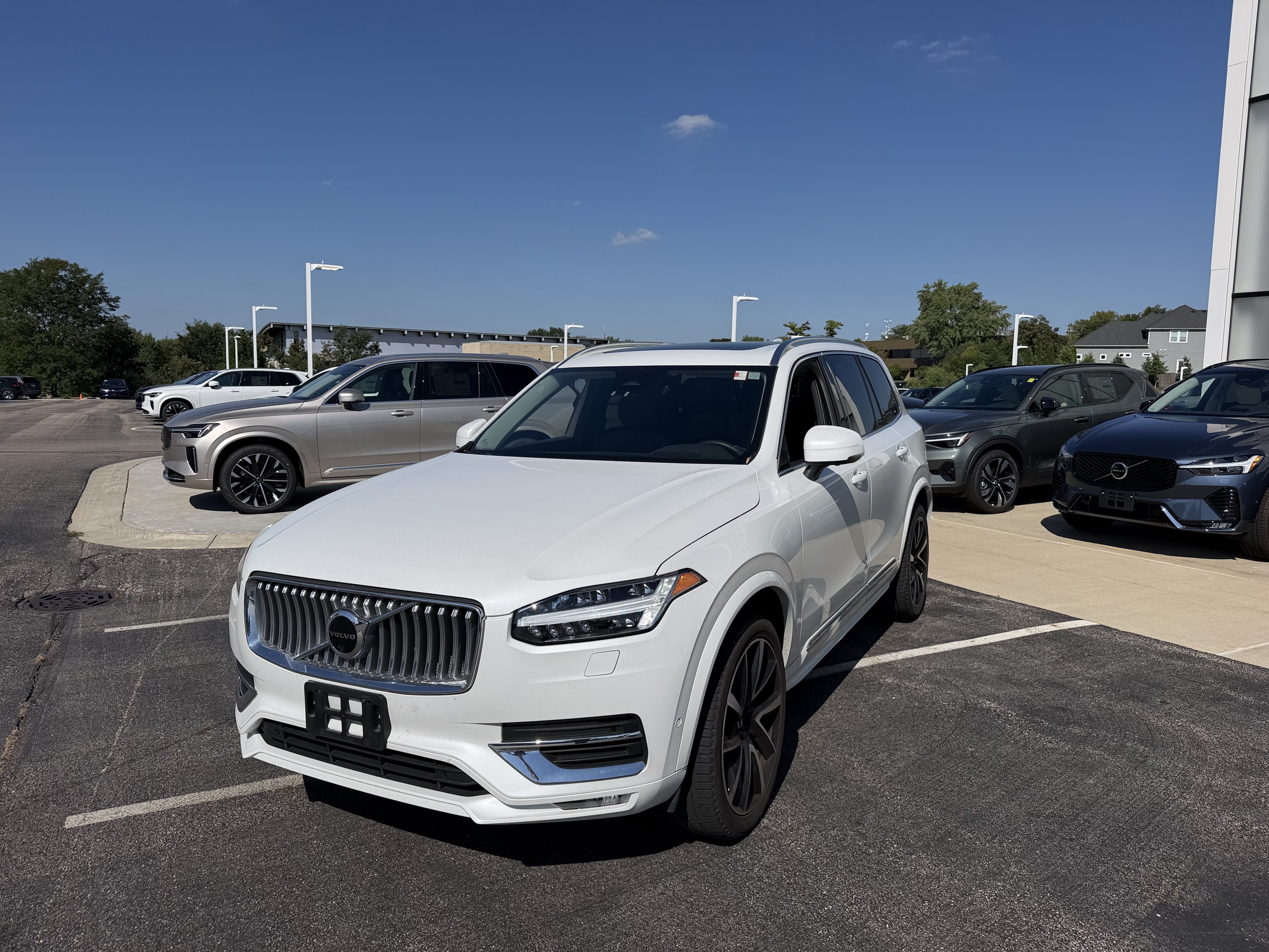 Used 2023 Volvo XC90 B6 Plus w/ Protection Package Premier AWD/4WD image 6