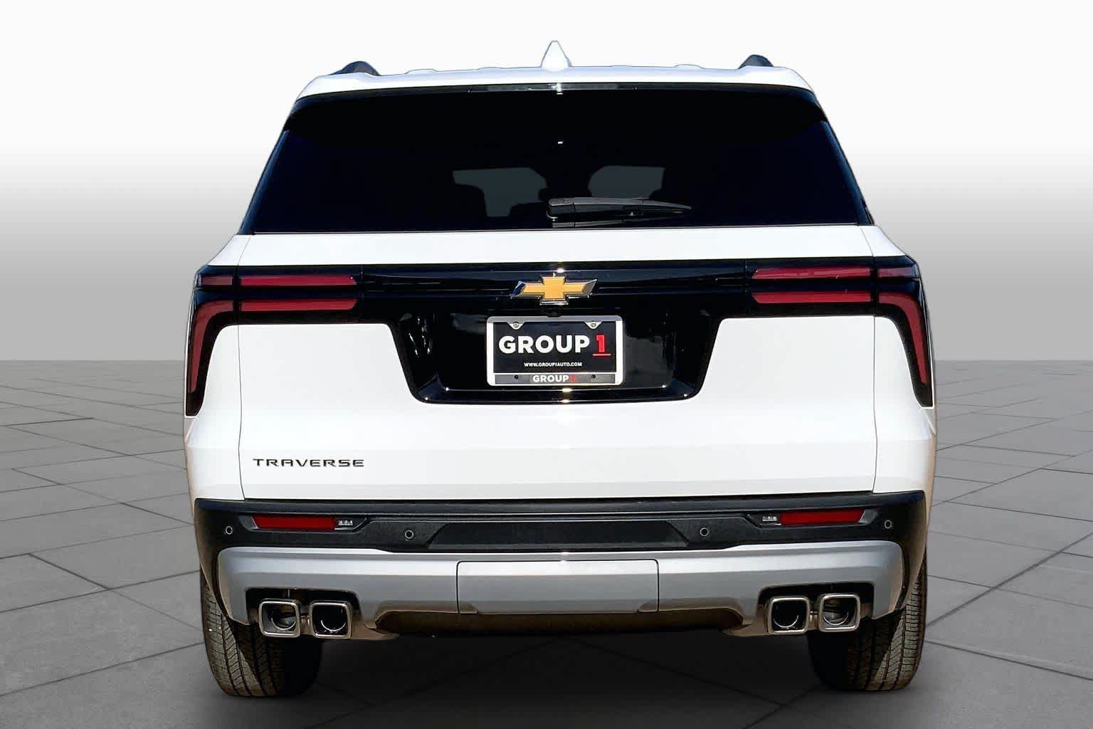 Used 2025 Chevrolet Traverse LT FWD image 5