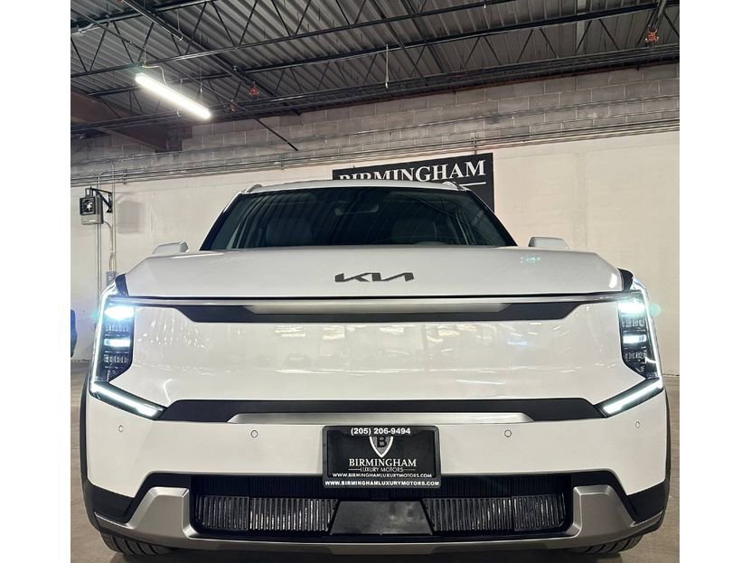 Used 2025 Kia EV9 Wind image 3