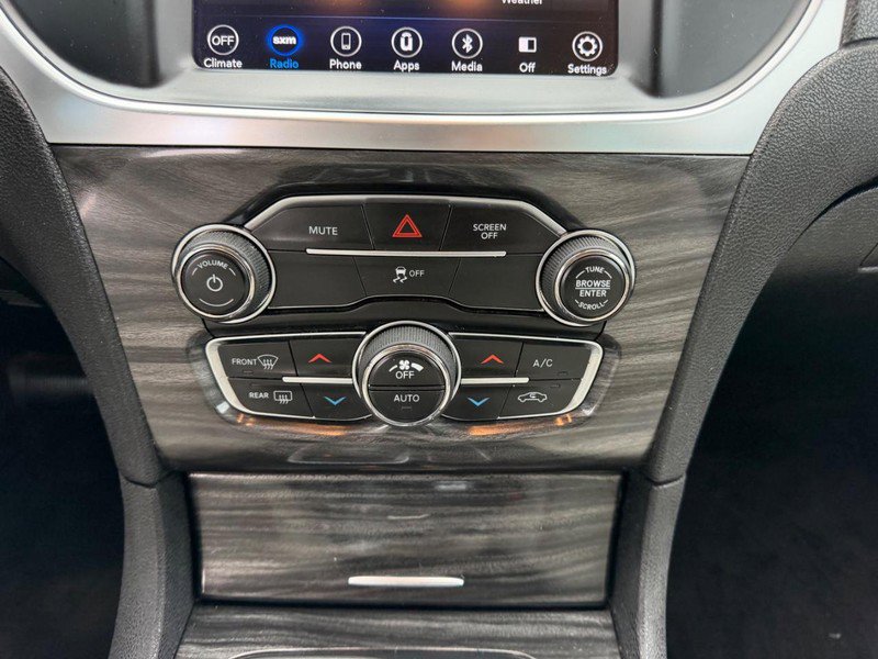 Used 2018 Chrysler 300 Touring w/ Driver Convenience Group image 14