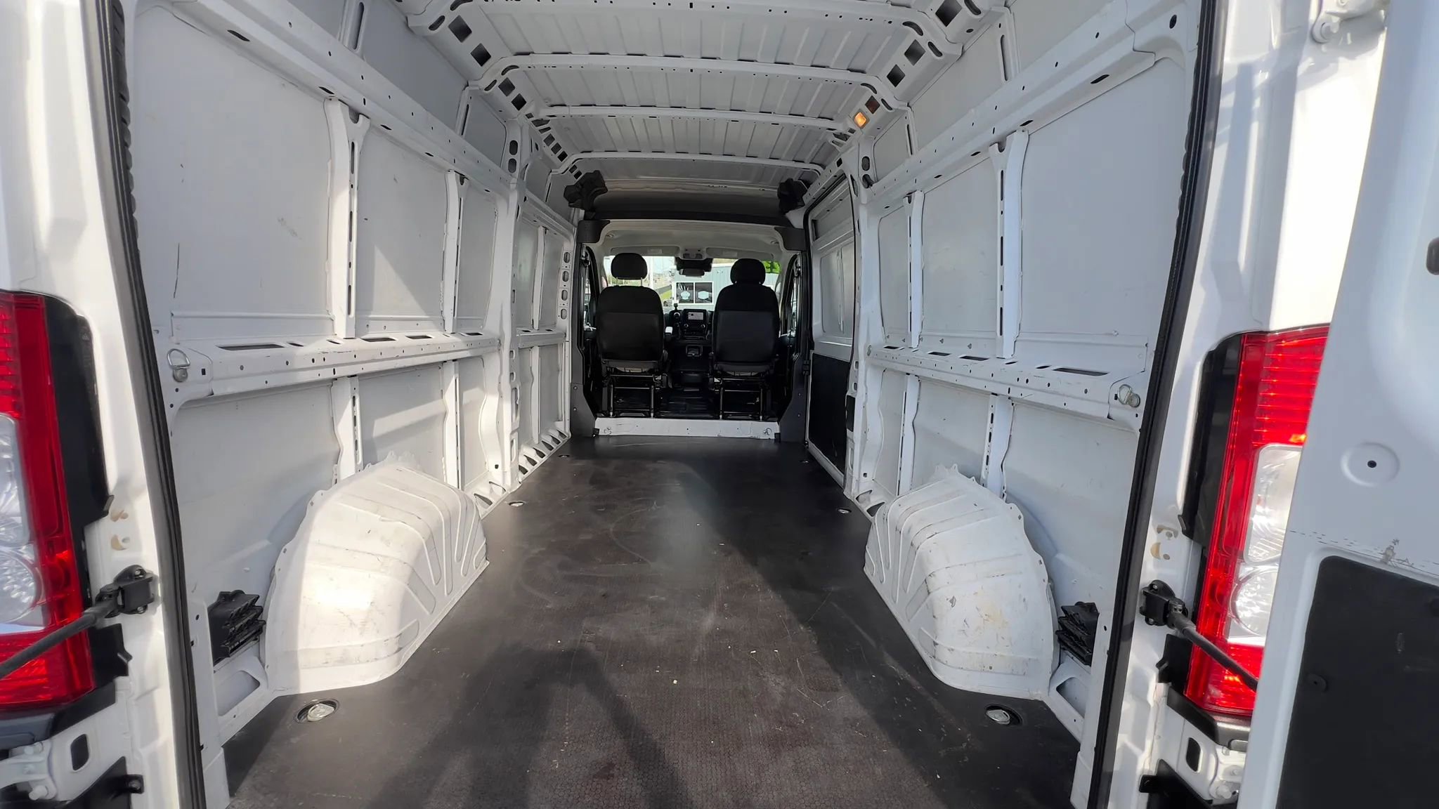 Used 2023 RAM ProMaster 2500 FWD image 14