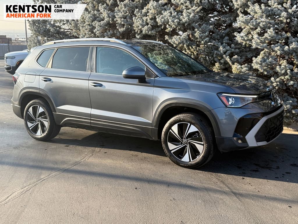 Used 2025 Volkswagen Taos SE image 12