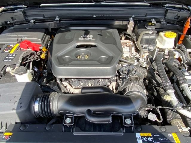 Used 2022 Jeep Wrangler Unlimited Sahara AWD/4WD image 25