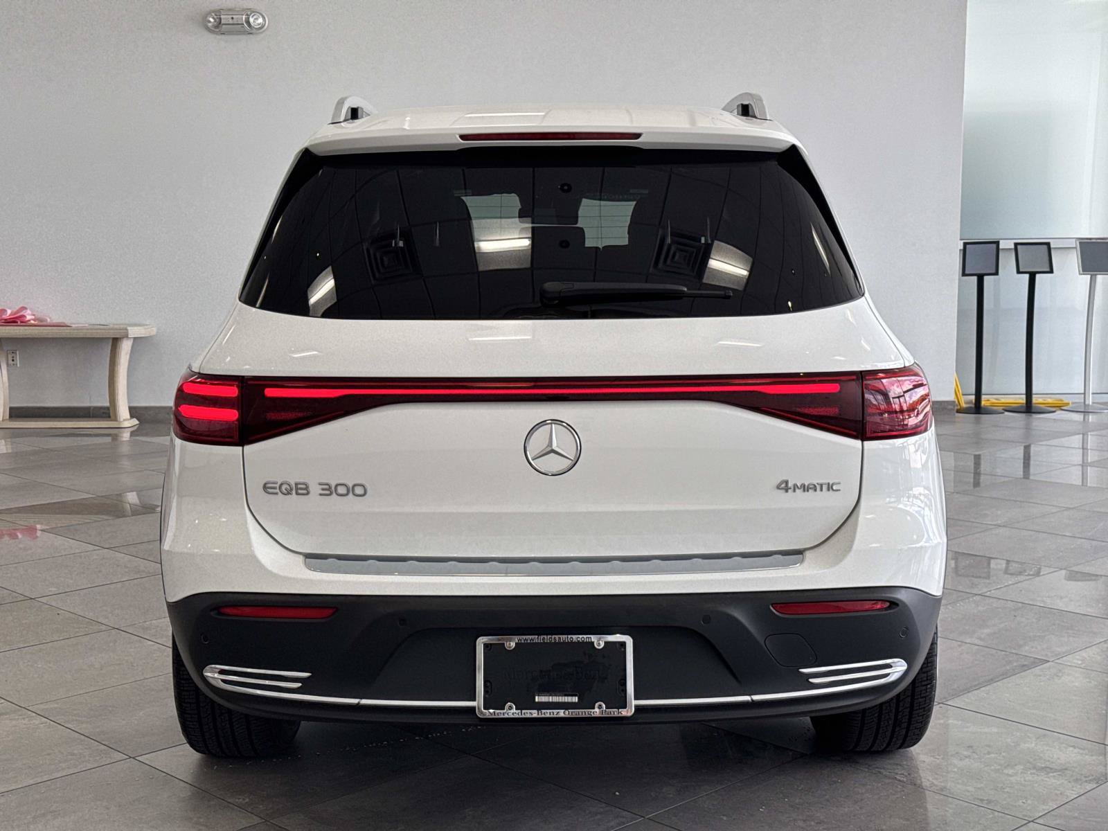Certified 2025 Mercedes-Benz EQB 300 4MATIC image 25