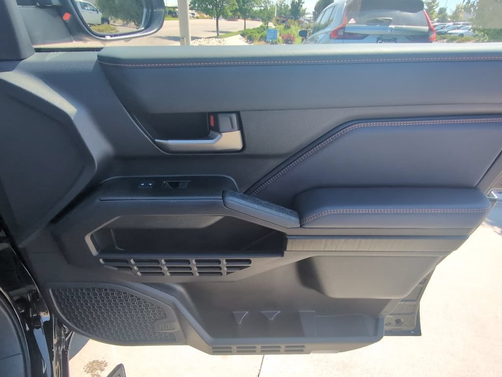 Used 2025 Toyota 4Runner Platinum AWD/4WD image 29