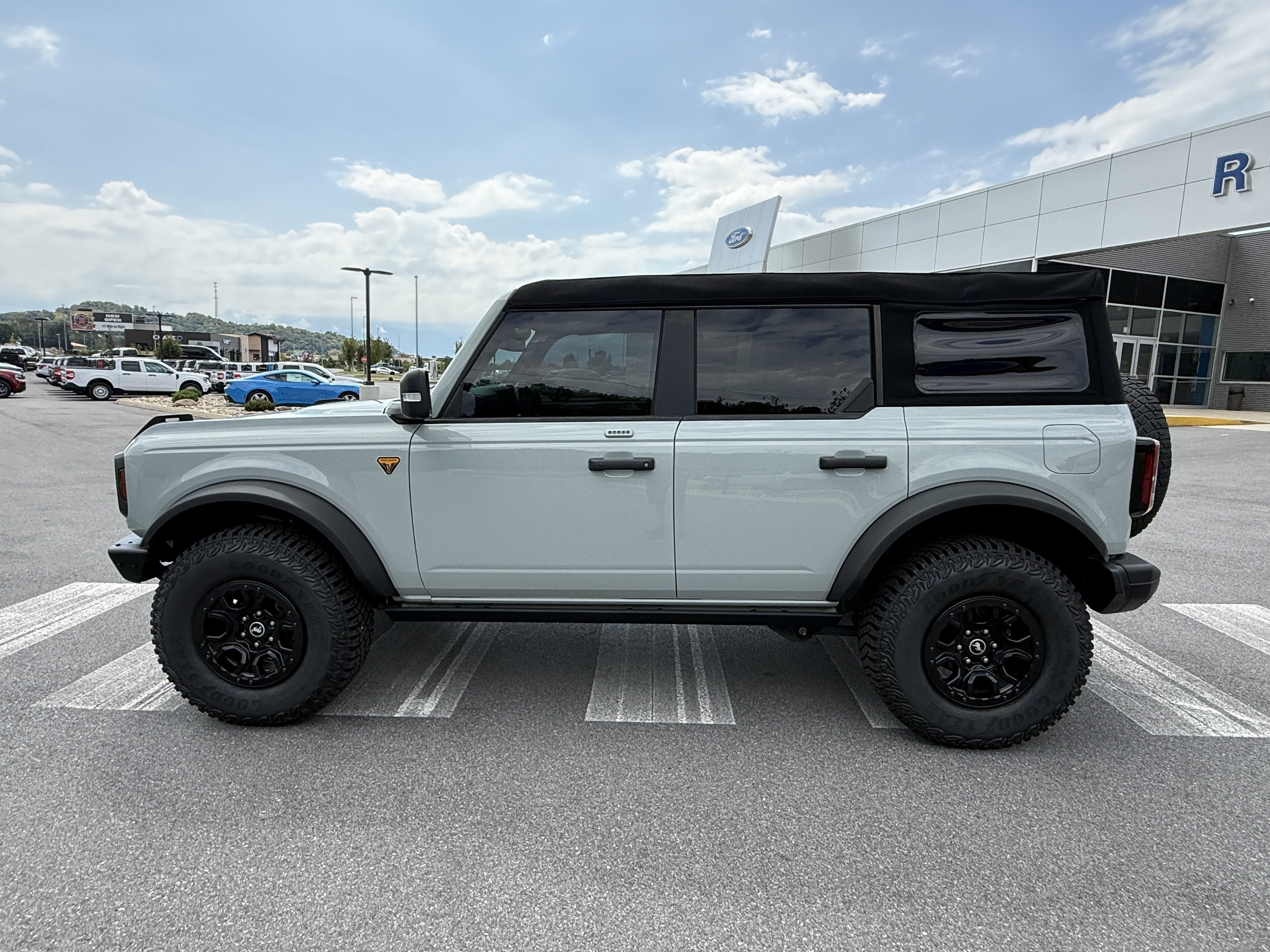 Used 2023 Ford Bronco Badlands AWD/4WD image 8