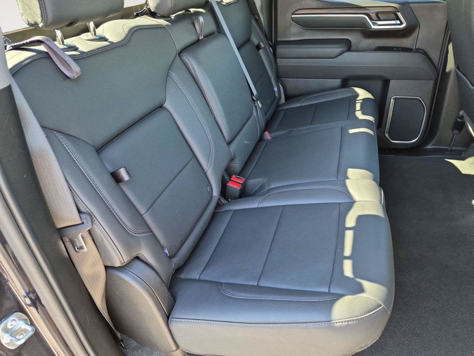 Used 2026 GMC Sierra 1500 SLT AWD/4WD image 17