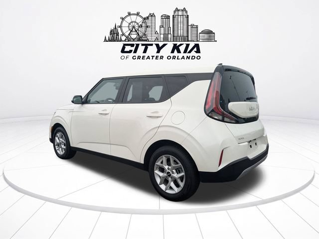 Certified 2025 Kia Soul LX w/ LX Technology Package FWD image 3