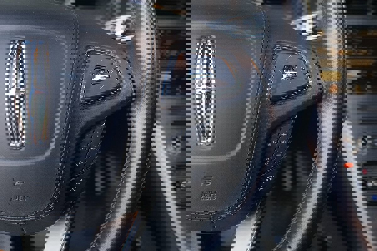 Used 2017 Lincoln MKZ Select FWD image 18