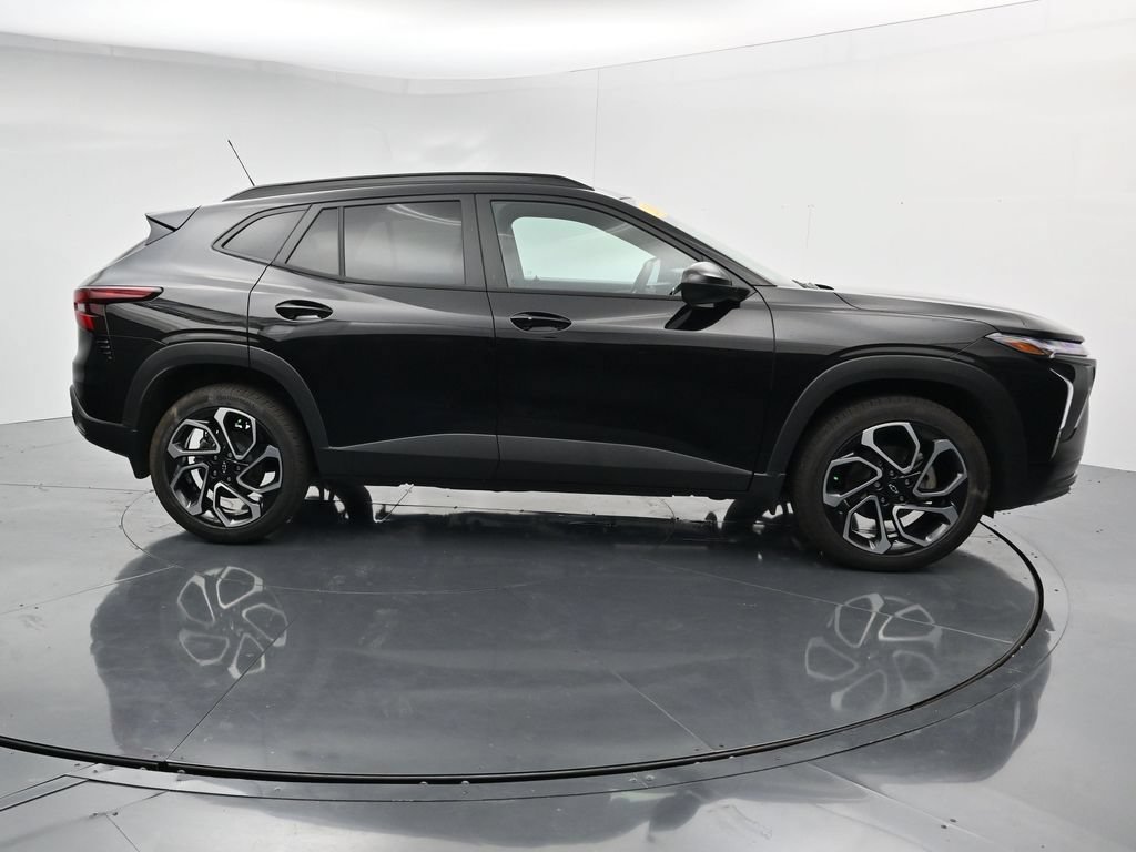Used 2025 Chevrolet Trax RS w/ Driver Confidence Package FWD image 9
