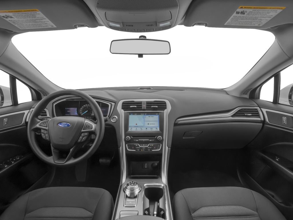 Used 2018 Ford Fusion SE w/ Fusion SE Technology Package FWD image 9