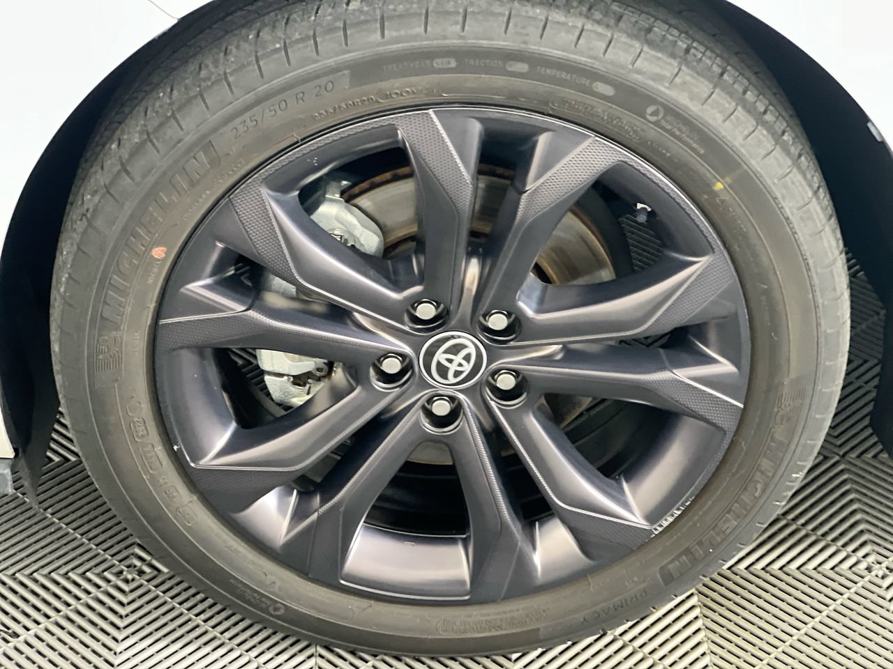 Used 2023 Toyota Sienna XSE FWD image 7