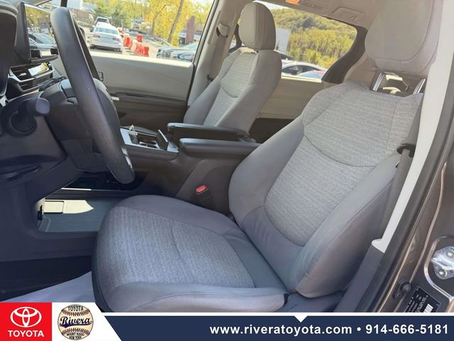 Used 2021 Toyota Sienna LE AWD/4WD image 13