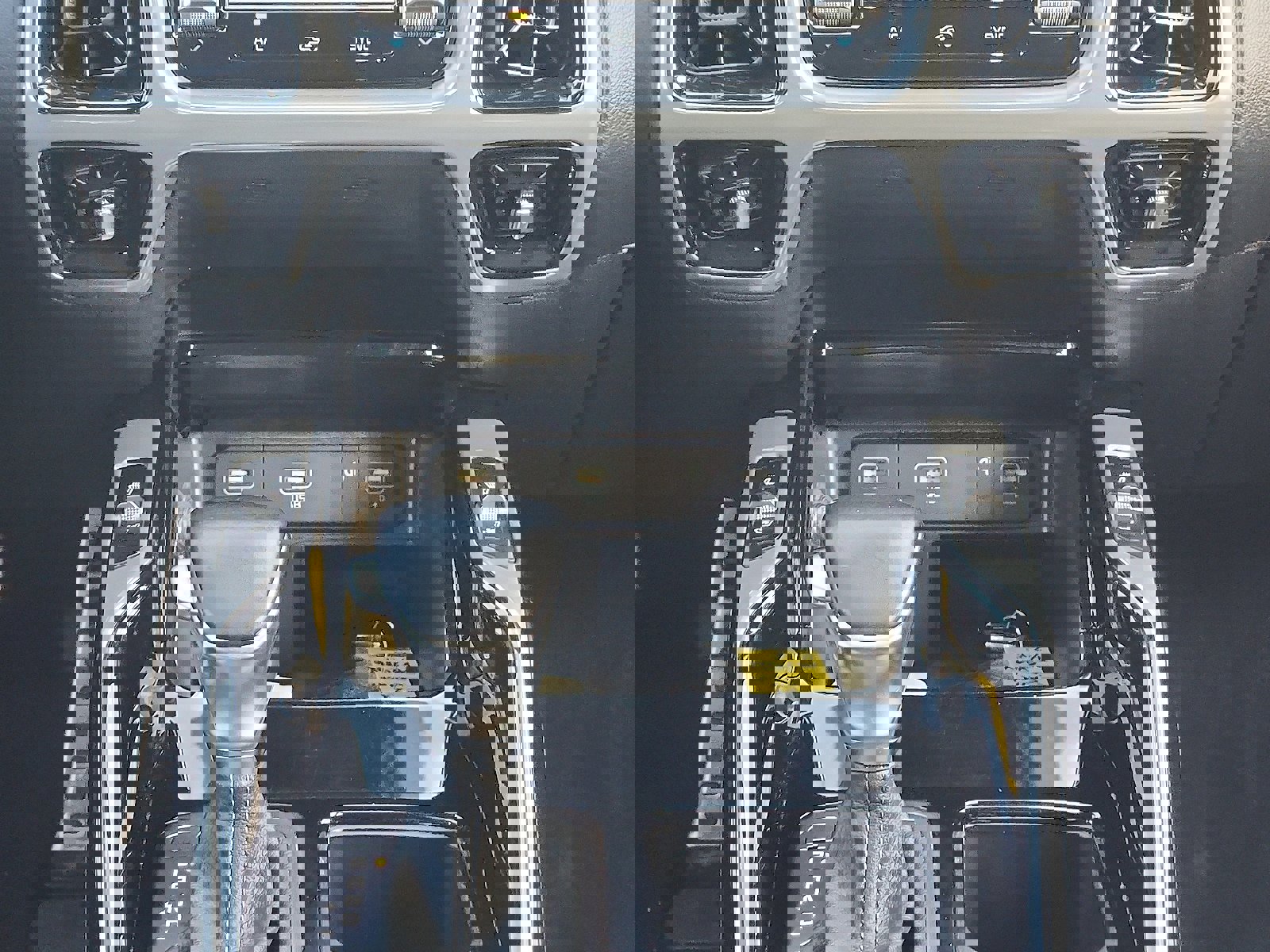 Used 2023 Kia Sorento SX image 18