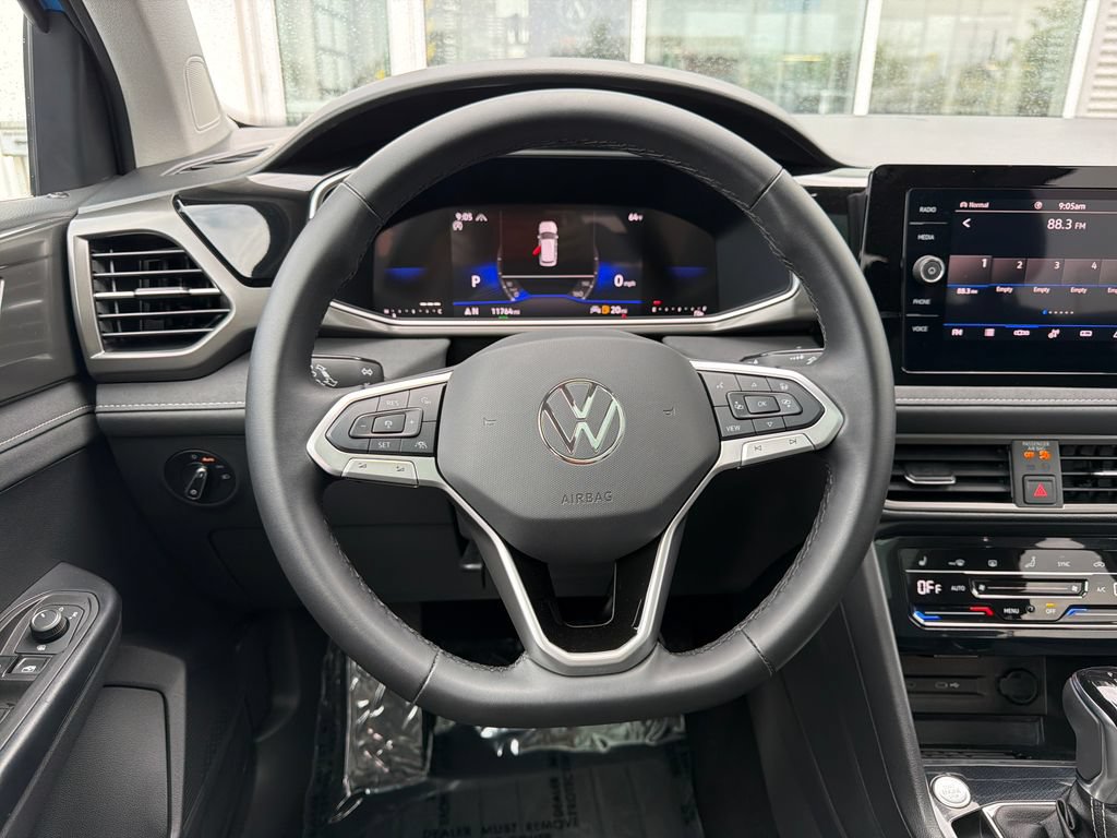 Certified 2025 Volkswagen Taos SE AWD/4WD image 17