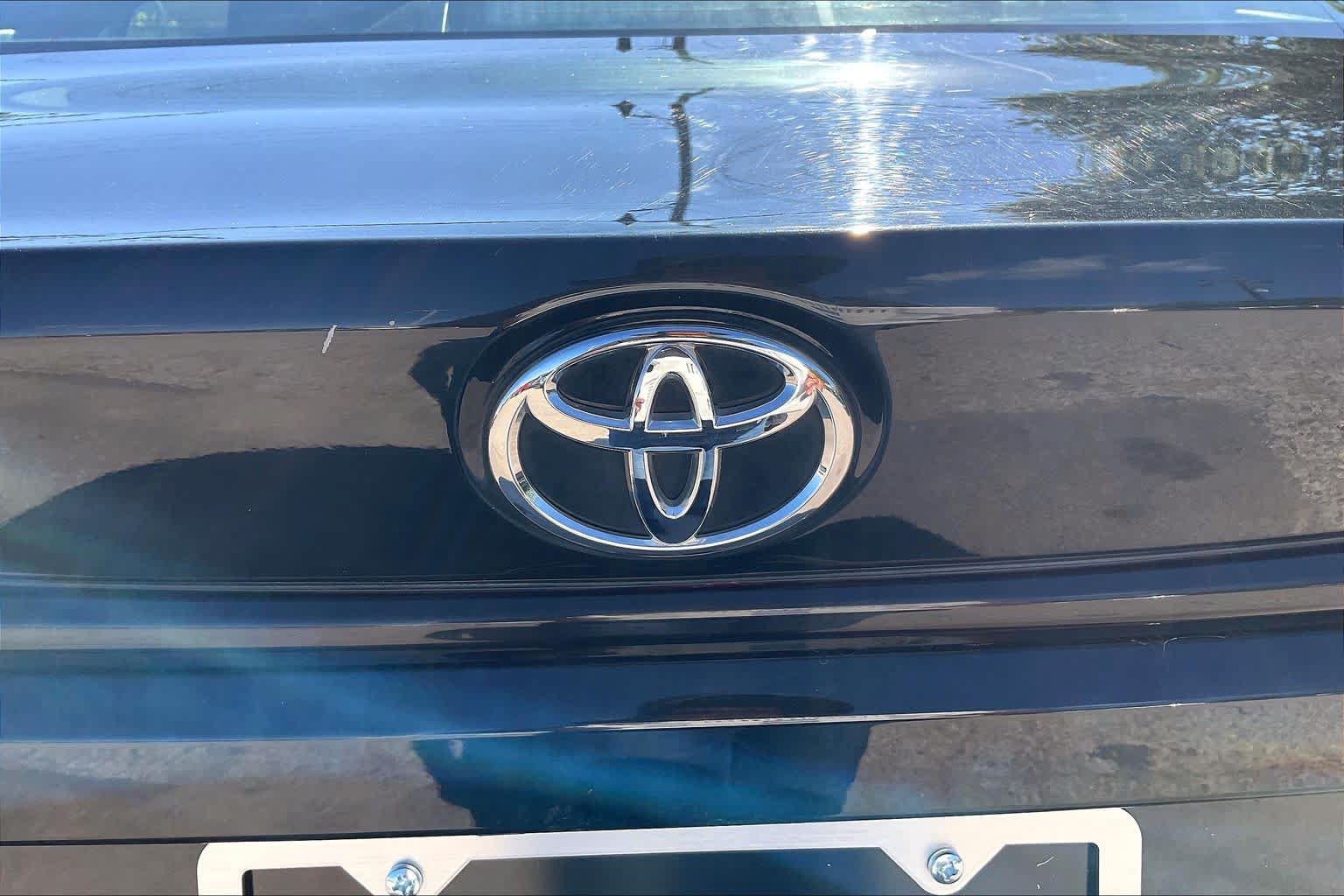 Used 2025 Toyota Corolla LE FWD image 30