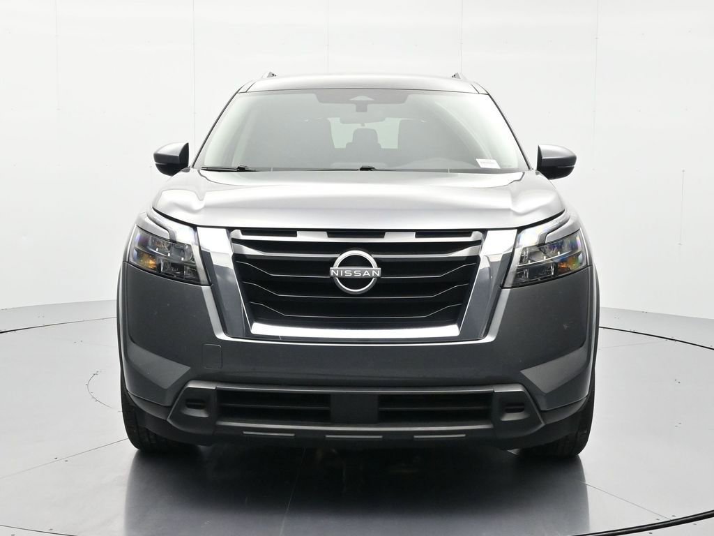 Used 2024 Nissan Pathfinder SV image 2