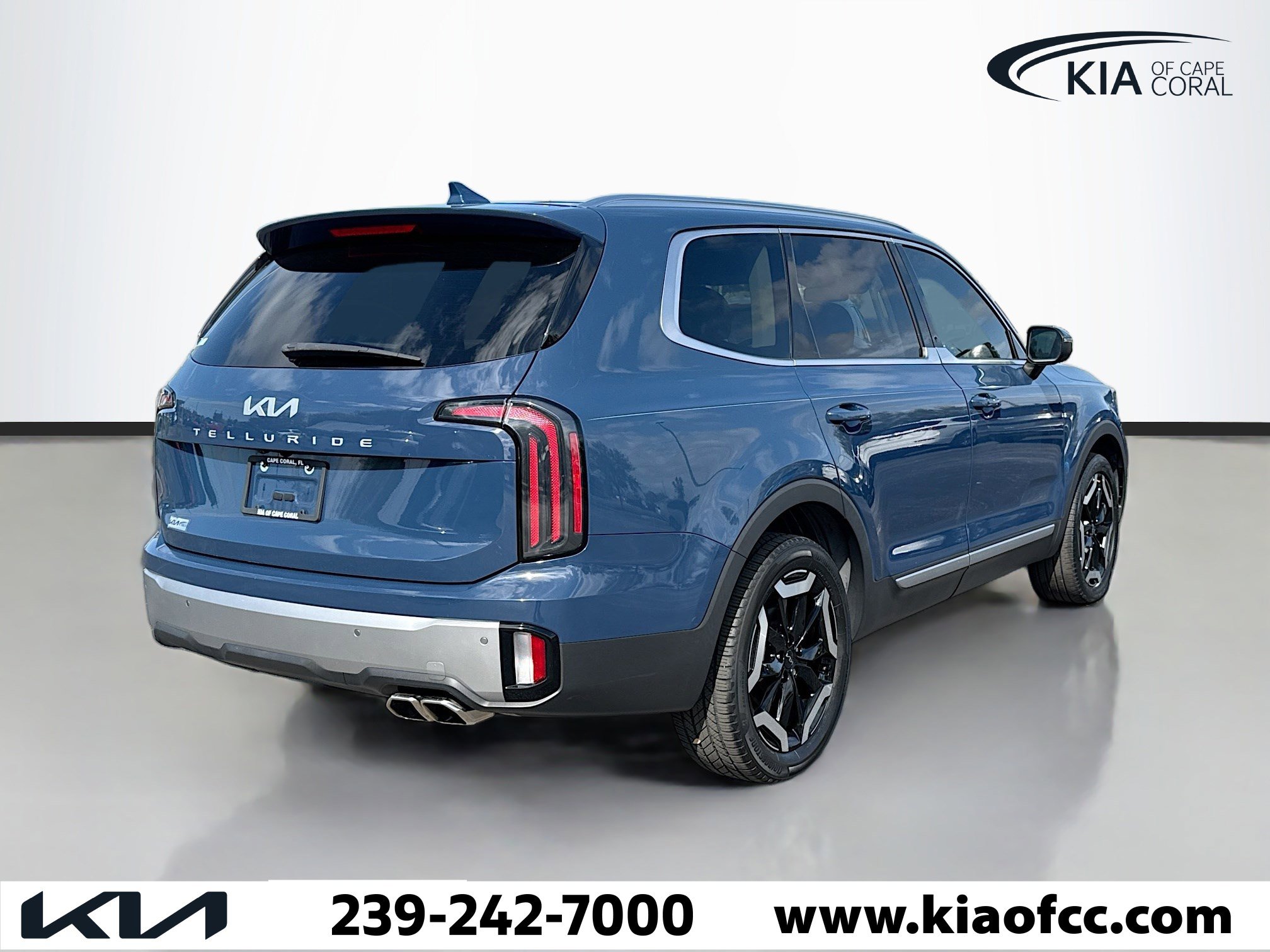 Used 2023 Kia Telluride EX w/ EX Captain's Chair Package image 5
