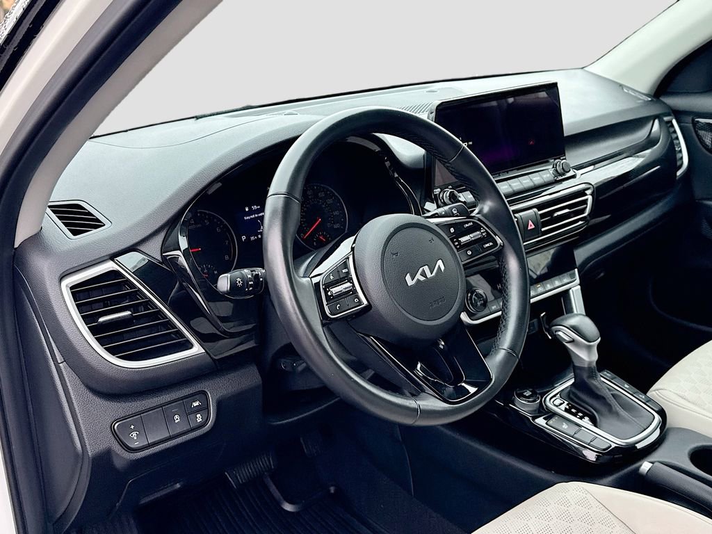 Used 2023 Kia Seltos EX image 20